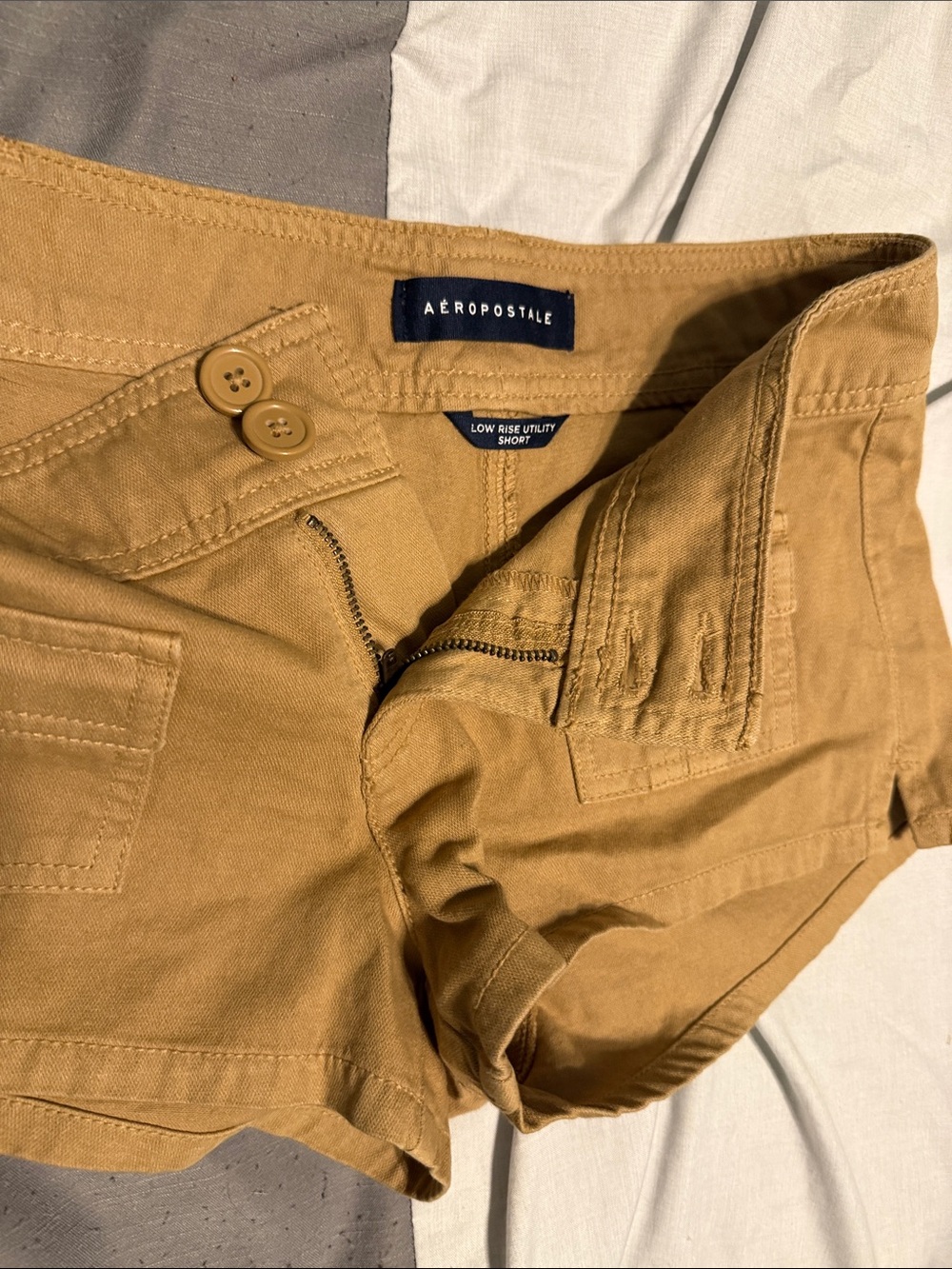 Aeropostale Women's Tan Low-Rise Cargo Shorts